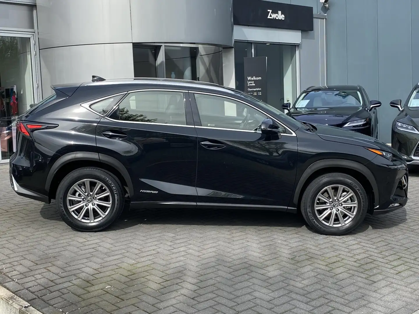 Lexus NX 300h AWD Ultimate Edition STOELVERW KEYLESS APPLE-CAR/A Zwart - 2