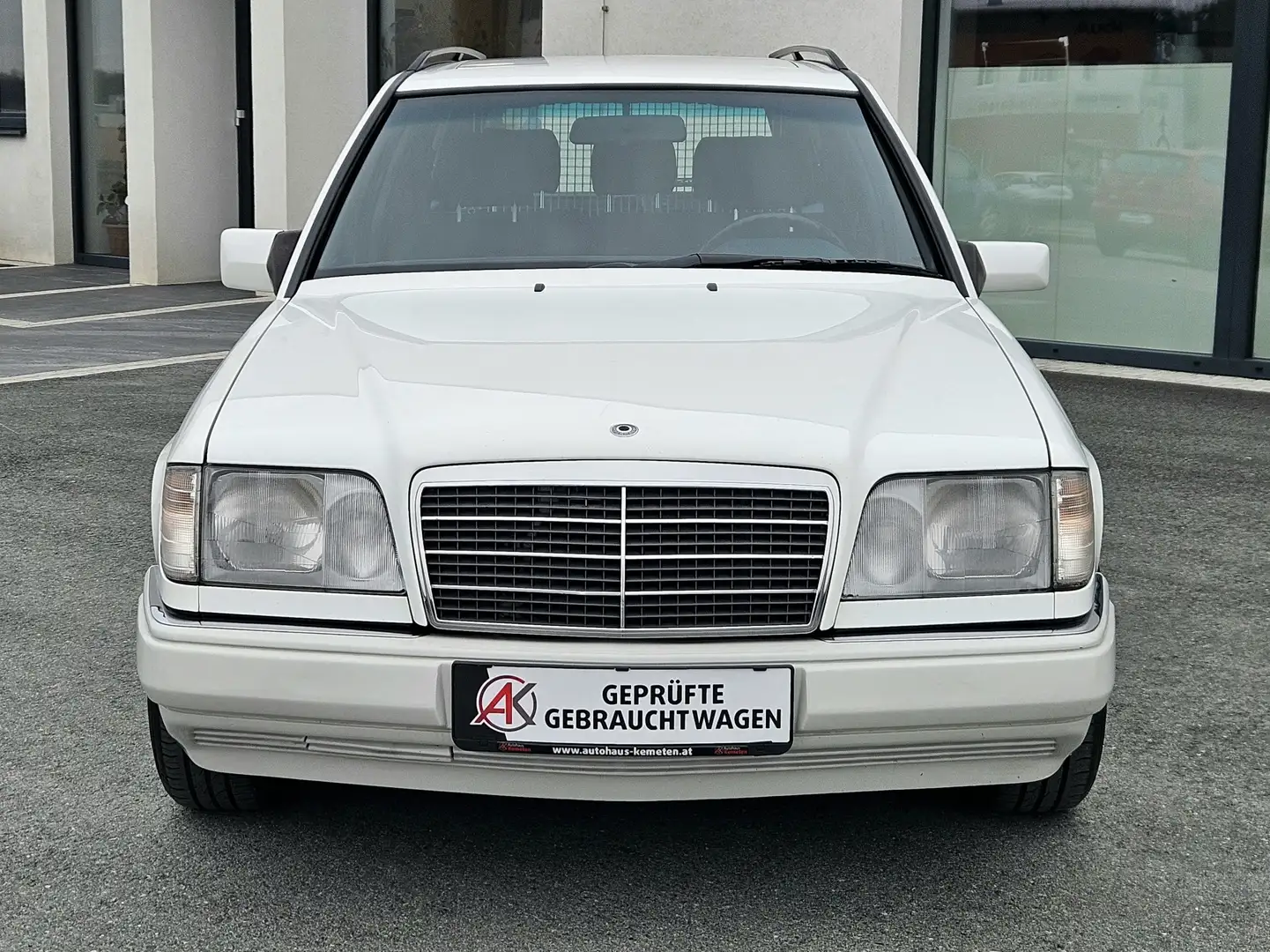 Mercedes-Benz E 220 E 220 T - 2