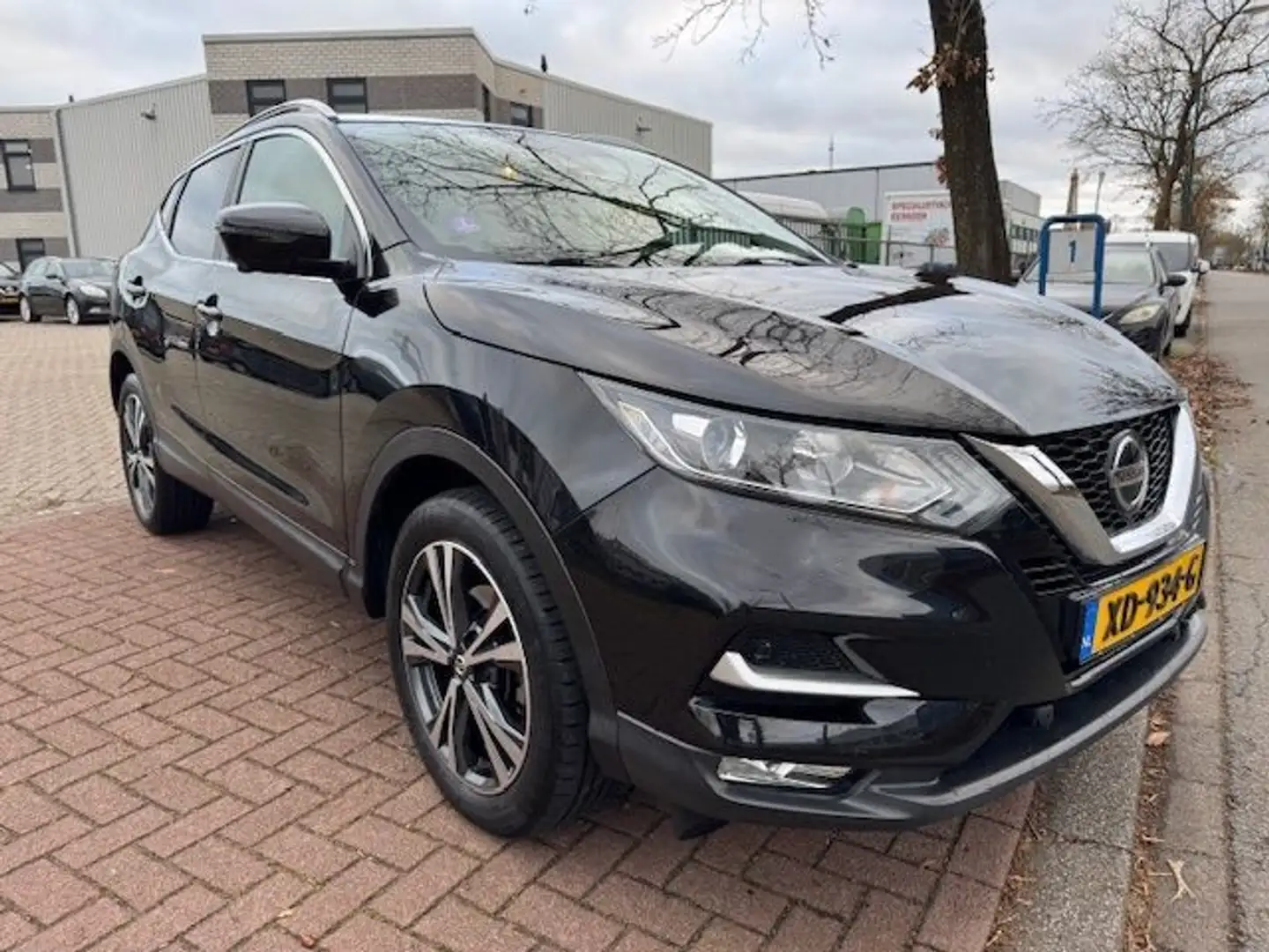 Nissan Qashqai 1.2 Tekna 112.000km Airco/ECC,Navigatie,Camera,Pan Schwarz - 1