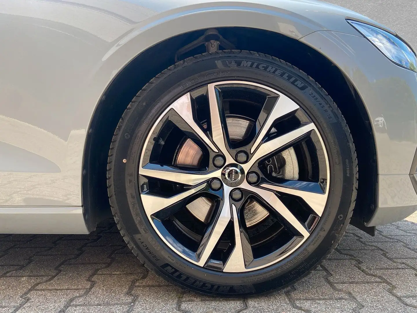 Volvo V60 B4 Mild-Hybrid Core AHK ACC BLIS LED Grau - 2