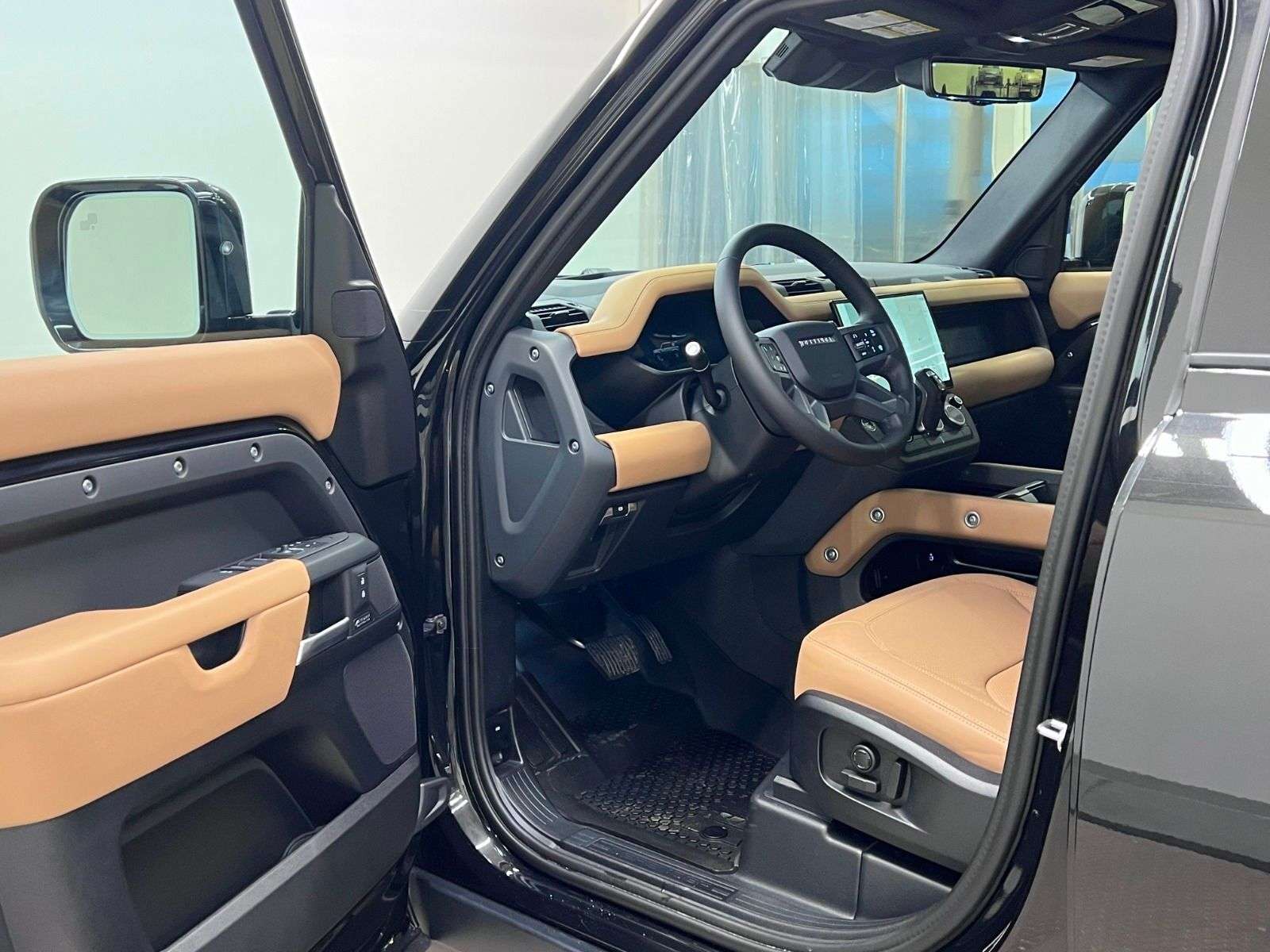 2026 Land Rover Defender 110 P400 X-DYNAMIC SE | 7-SEATER thumb 11