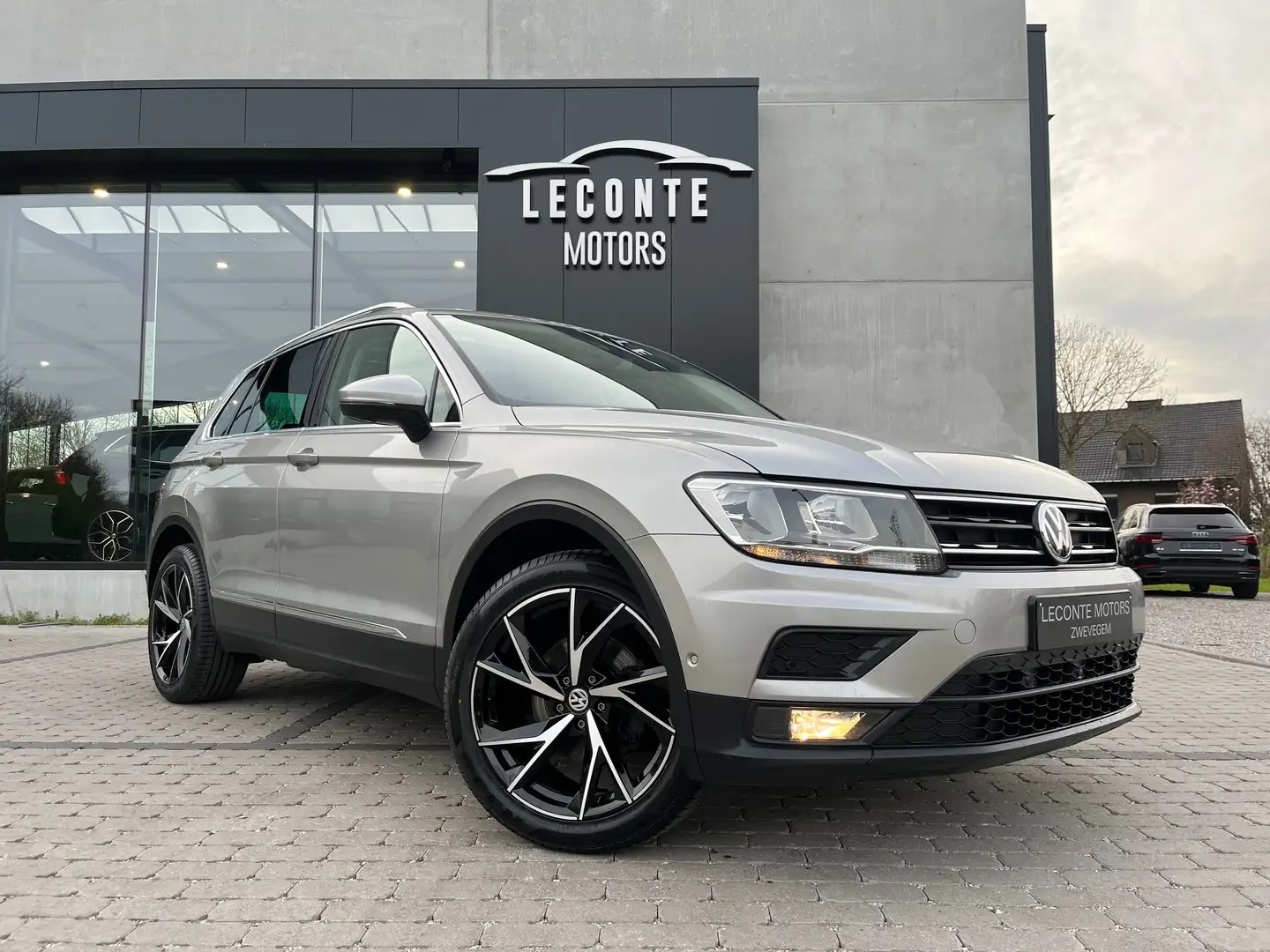 Volkswagen Tiguan 1.5 TSI Leder/Panodak/360'Camera/Gps/ACC/PDC/... Grigio - 1