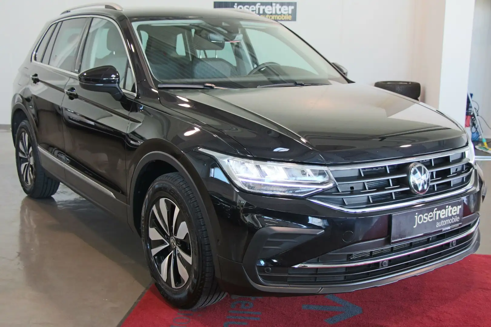 Volkswagen Tiguan Life Move 2.0 TDI DSG Schwarz - 1