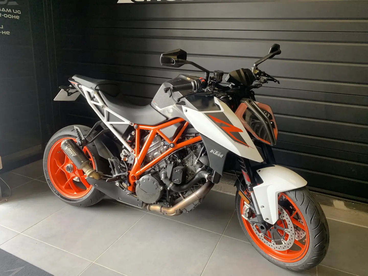 KTM 1290 Super Duke R Negro - 2