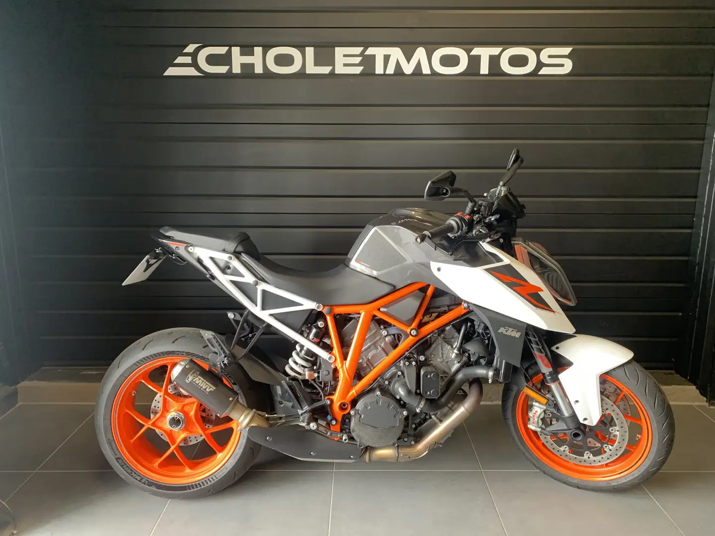 KTM 1290 Super Duke R Negro - 1