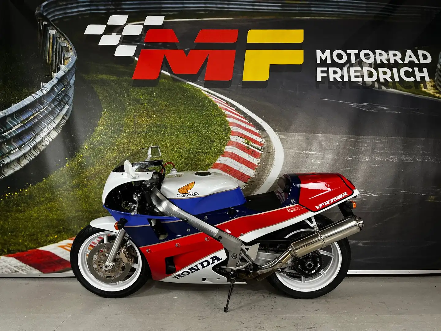 Honda VFR 750 R RC30 Alb - 2