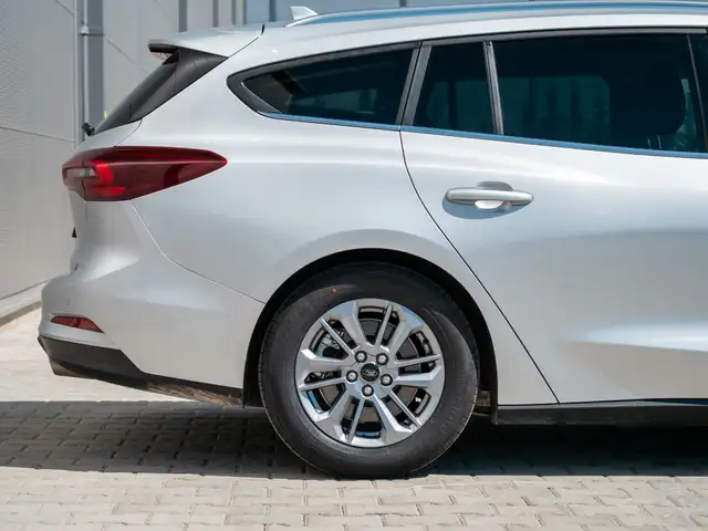 Ford Focus view 13