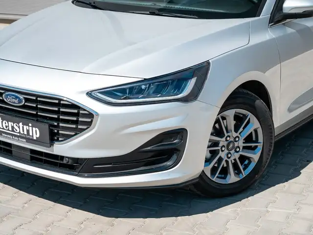 Ford Focus view 8