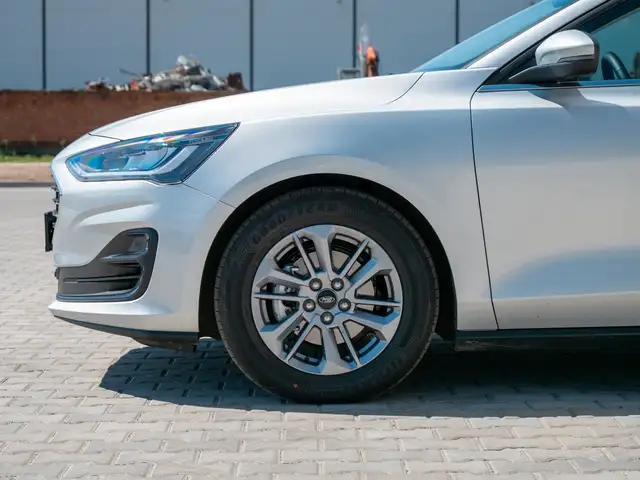 Ford Focus view 11