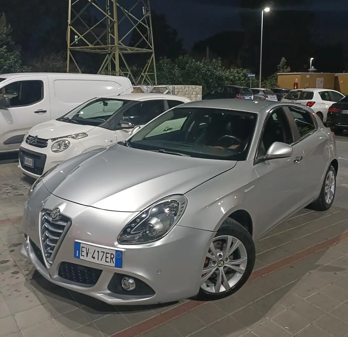 Alfa Romeo Giulietta Giulietta 1.6 jtdm(2) Distinctive Argintiu - 1