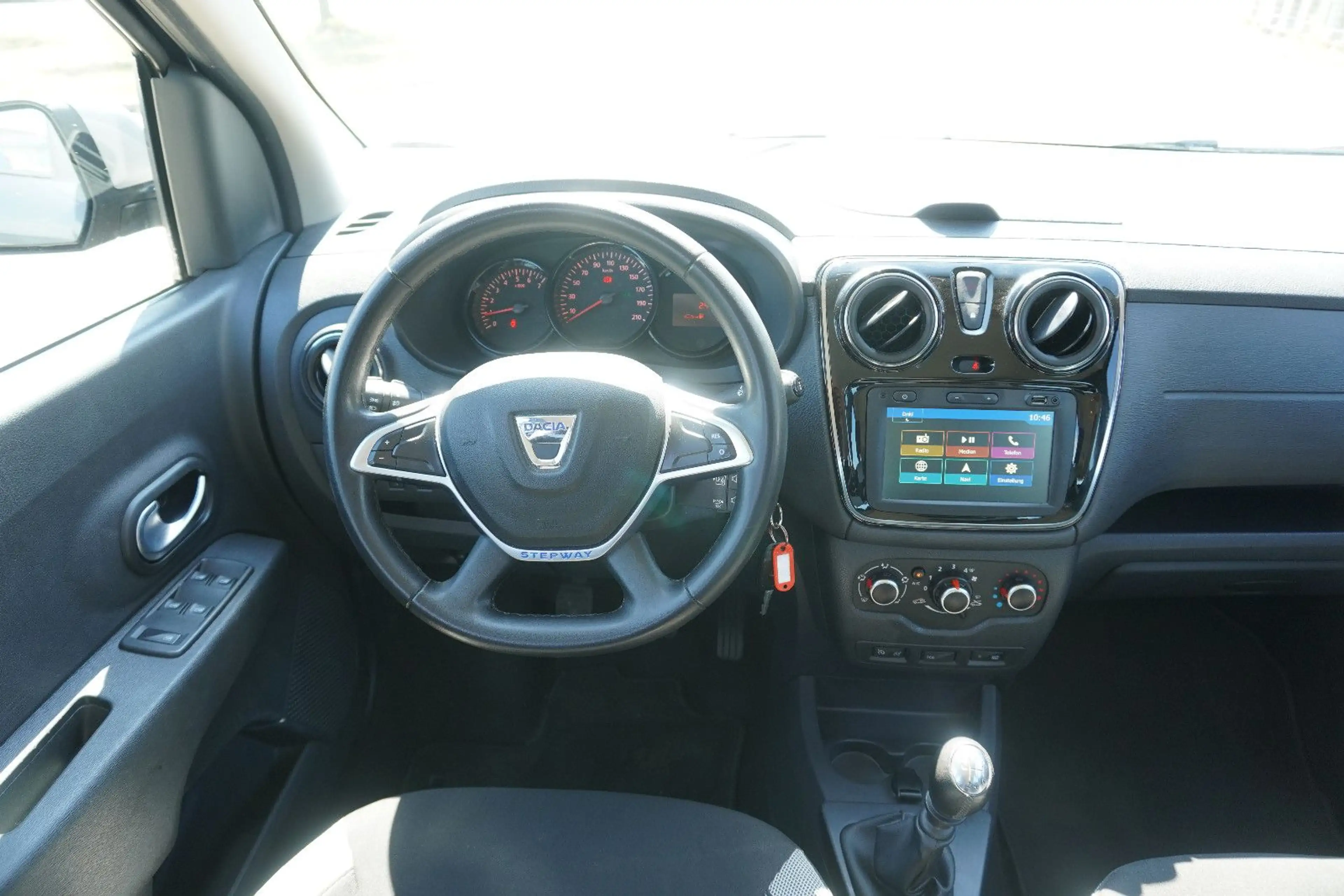 Dacia Lodgy Stepway 7 Sitzer NAV CAM Sitzhzg 1.Hand — photo 9