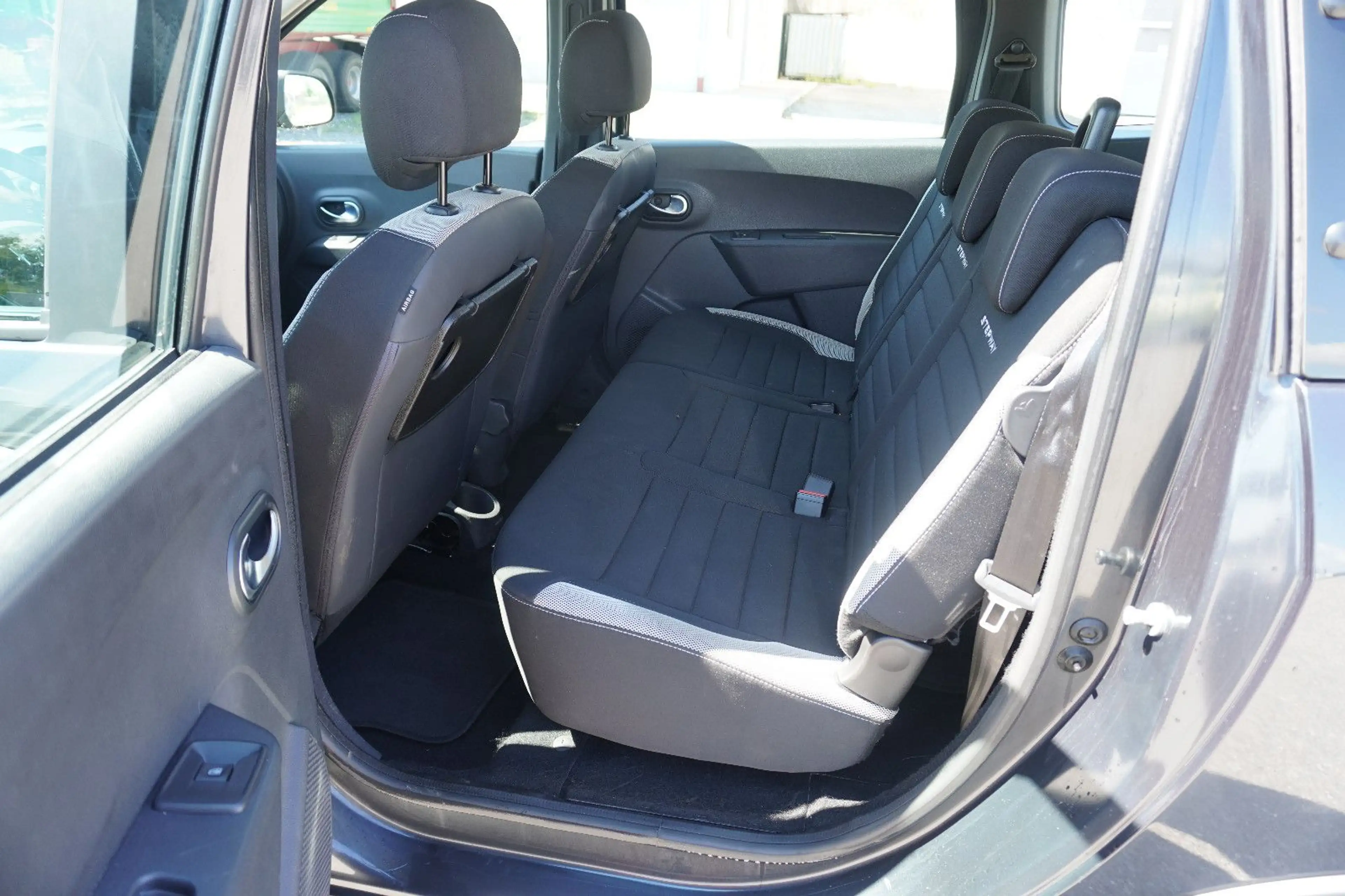 Dacia Lodgy Stepway 7 Sitzer NAV CAM Sitzhzg 1.Hand — photo 12