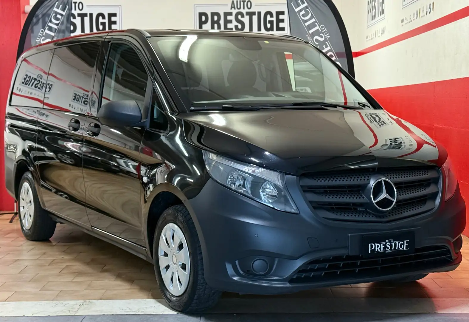 Mercedes-Benz Vito Negro - 1