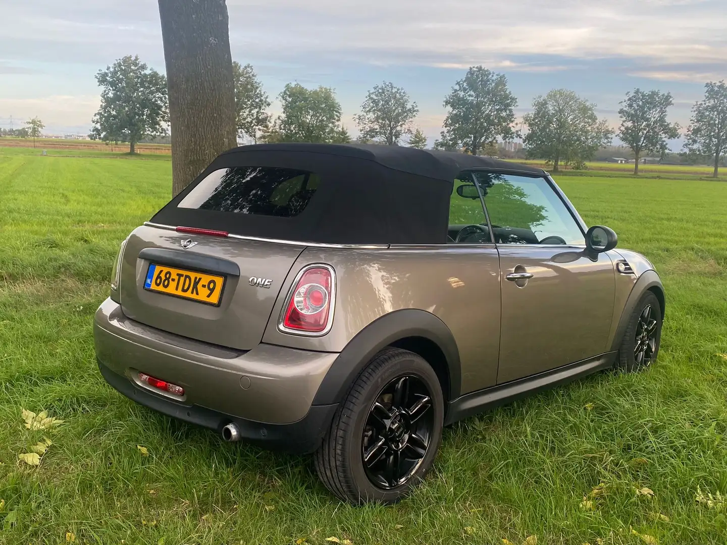 MINI One Cabrio 1.6 Grijs - 2