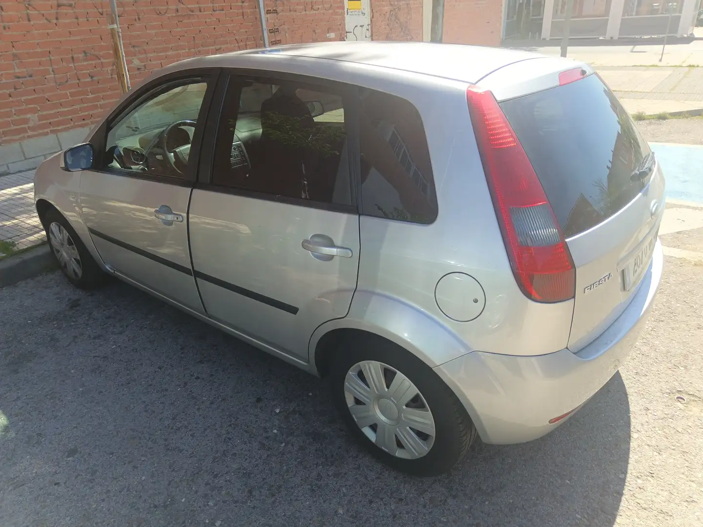 Ford Fiesta Fiesta 1.4 TDCi Steel Steel Plateado - 2