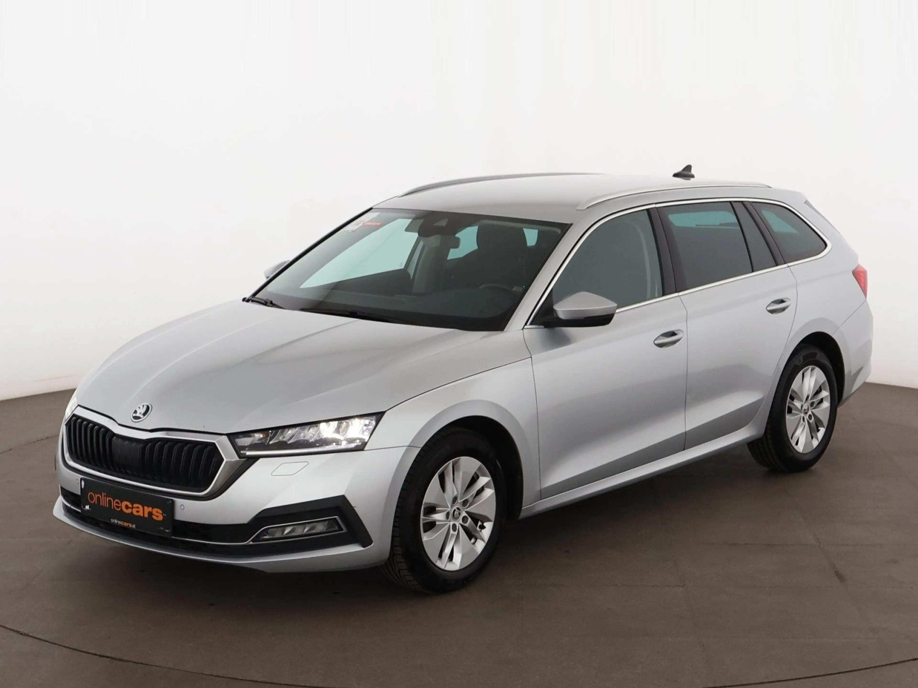 Skoda Octavia Combi 2.0 TDI Ambition Aut LED NAVI TEMP — photo 2