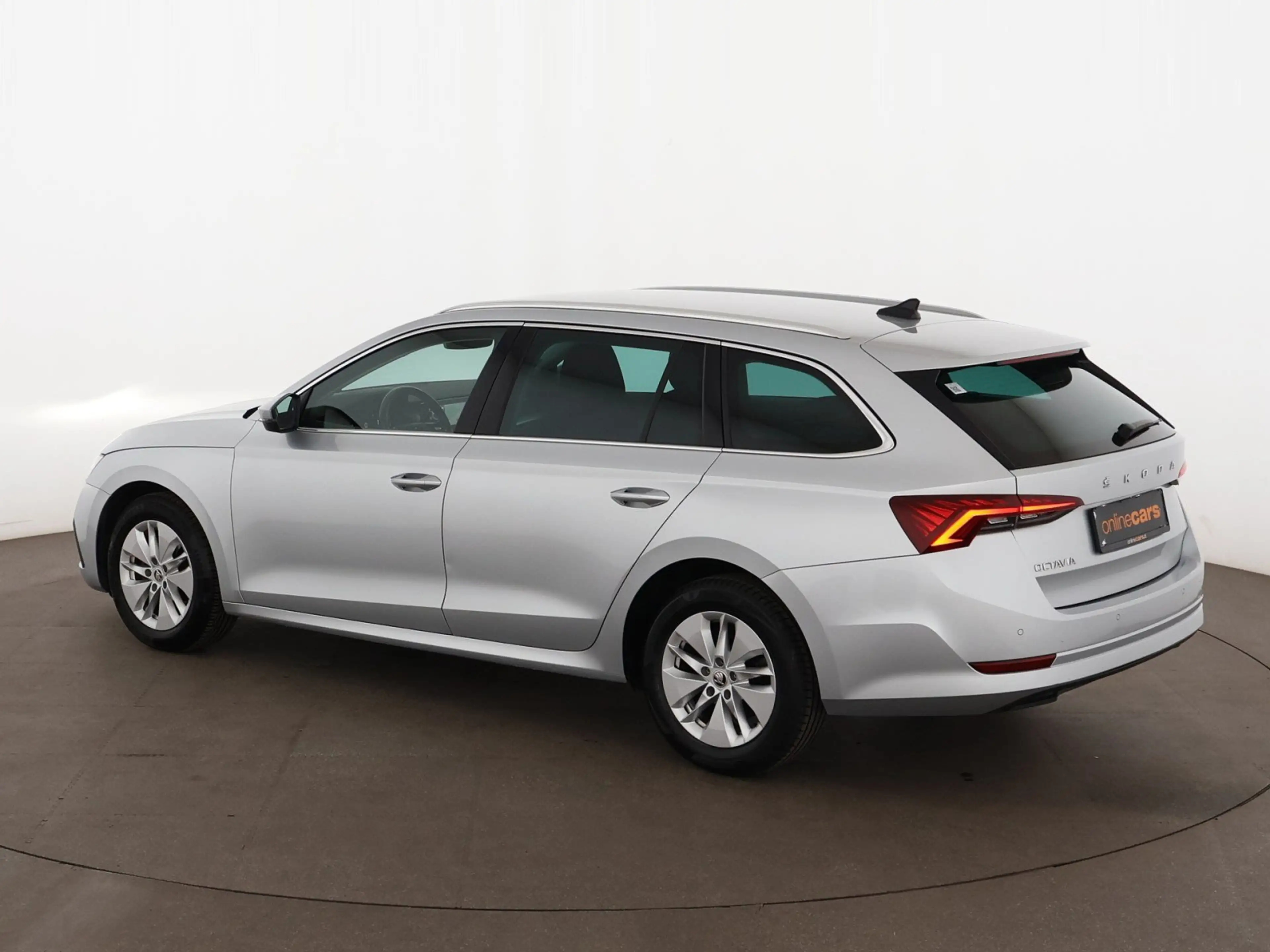 Skoda Octavia Combi 2.0 TDI Ambition Aut LED NAVI TEMP — photo 8