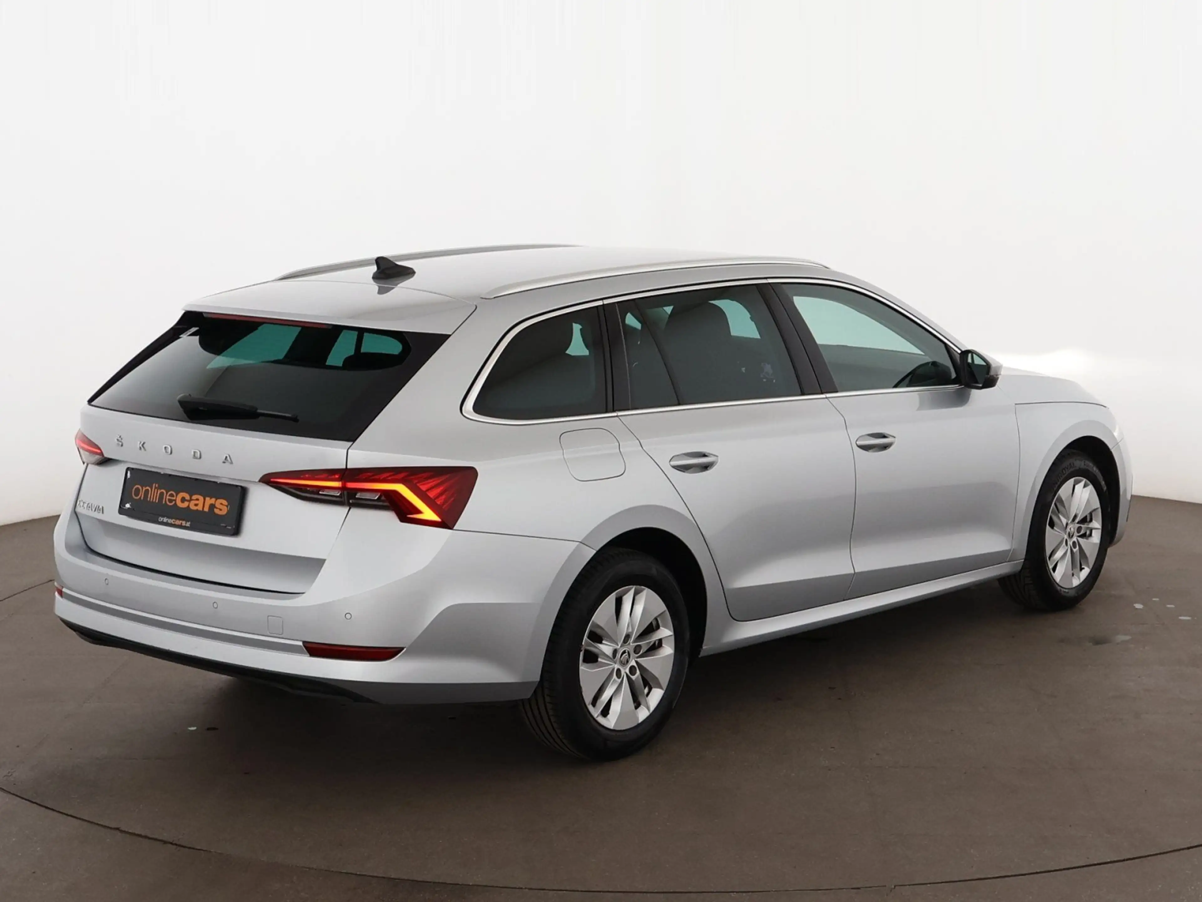 Skoda Octavia Combi 2.0 TDI Ambition Aut LED NAVI TEMP — photo 10