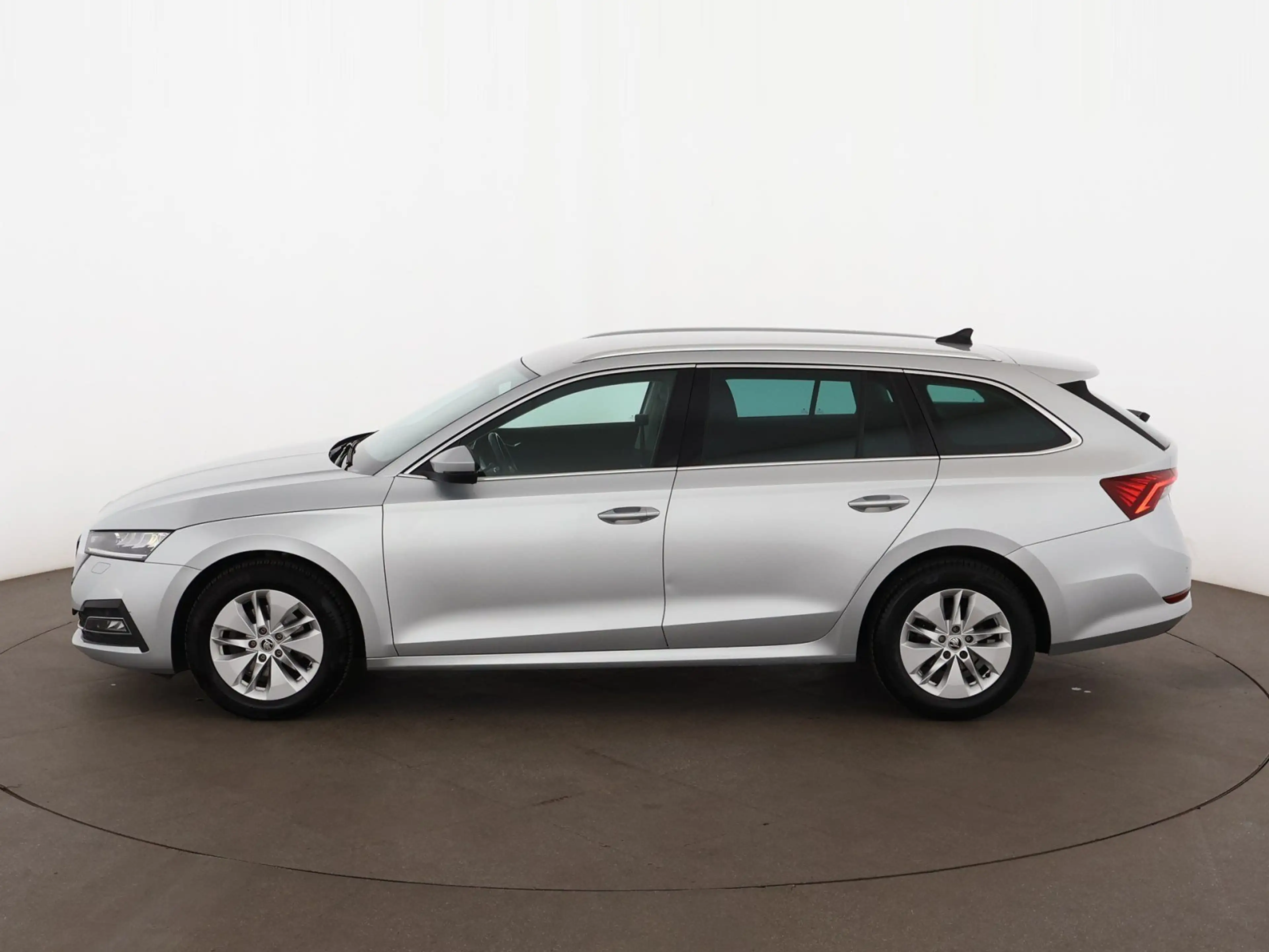 Skoda Octavia Combi 2.0 TDI Ambition Aut LED NAVI TEMP — photo 7