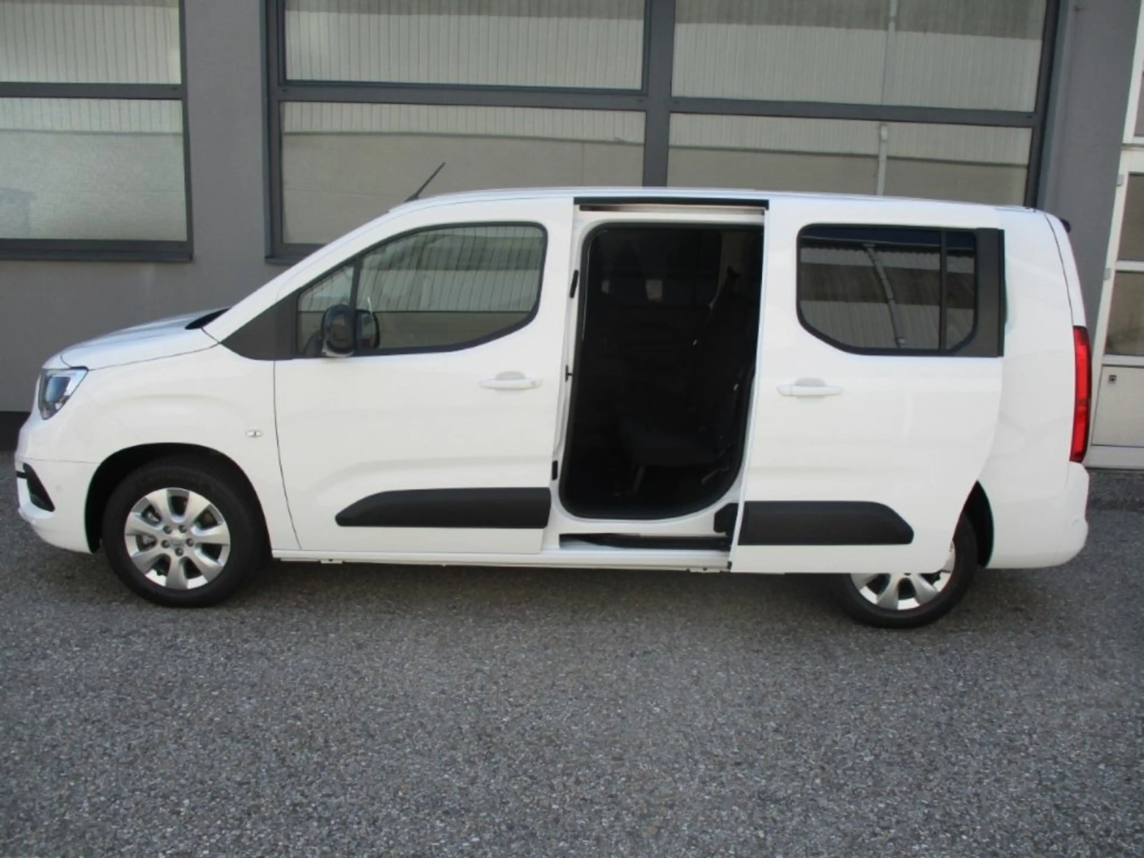 Opel Combo -e Life XL 7S Elegance Elektro LP € 48.852,- — photo 6