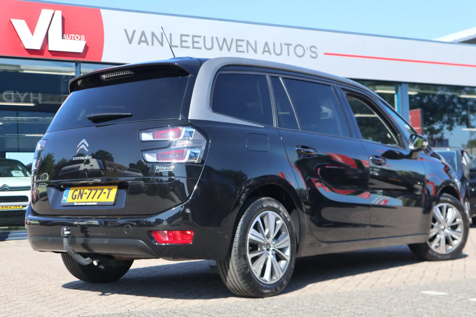 Citroen Grand C4 Picasso 1.2 PureTech Intensive | Trekhaak | Navigatie | Ai Zwart - 2