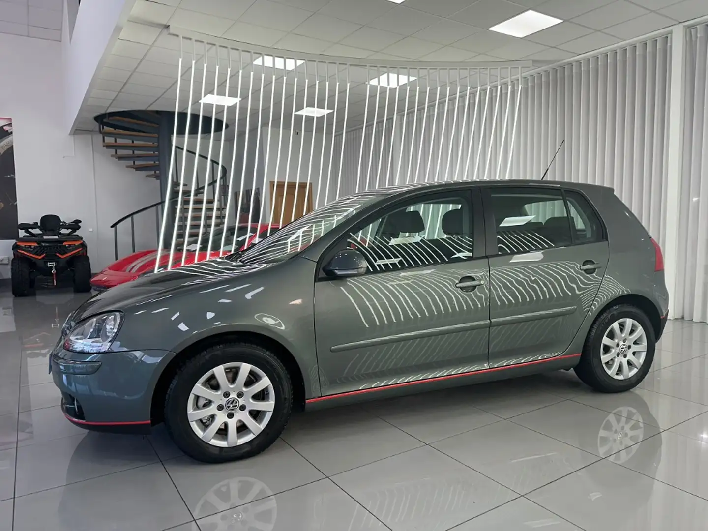 Volkswagen Golf 2.0 FSI Sportline Tiptronic Gris - 2