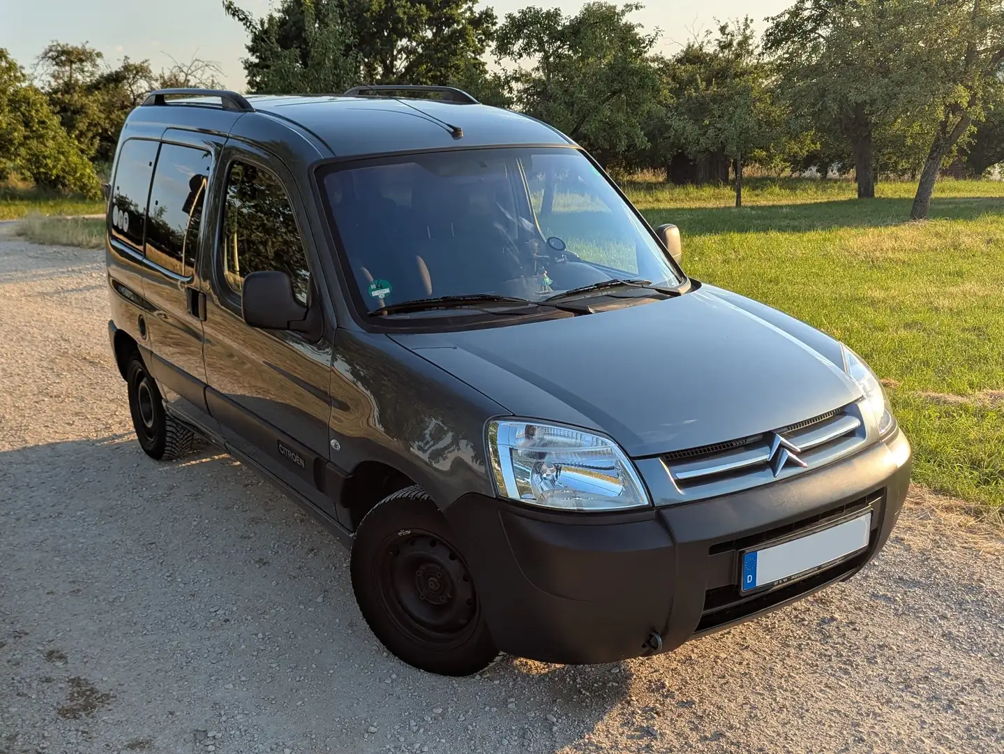 Citroen Berlingo Berlingo Kombi  4/5-Türer 1.4i First GJKFWC Blau - 2
