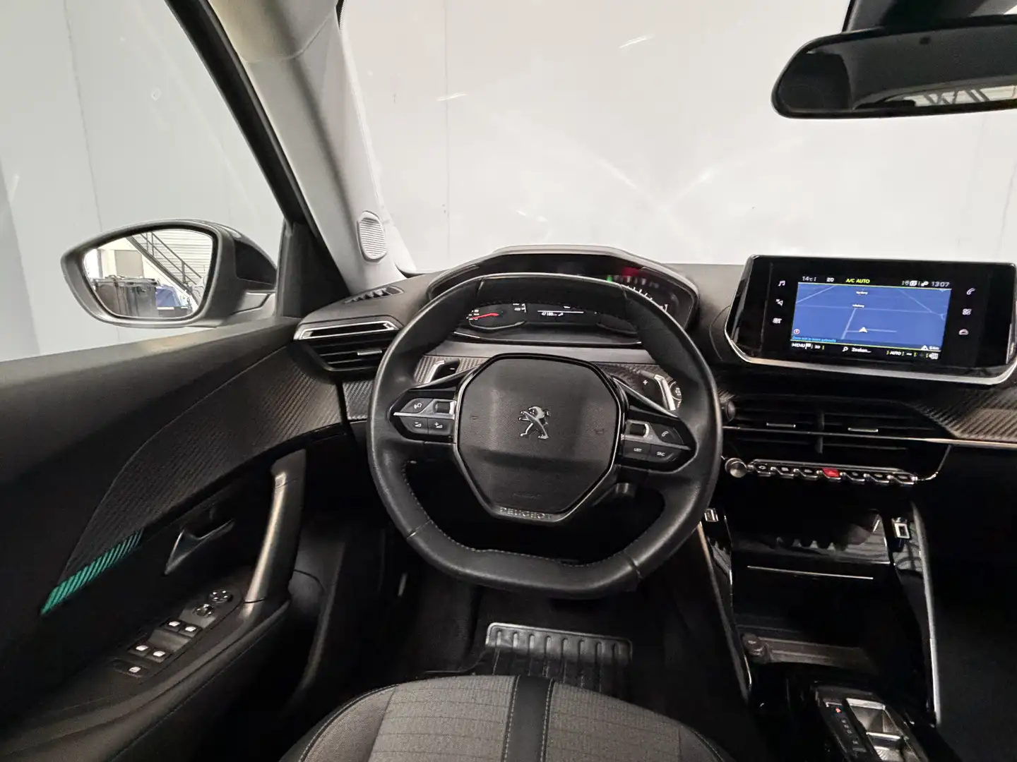 Peugeot 2008 1.2 PureTech Allure Automaat|Navi|Cruise| Grijs - 2