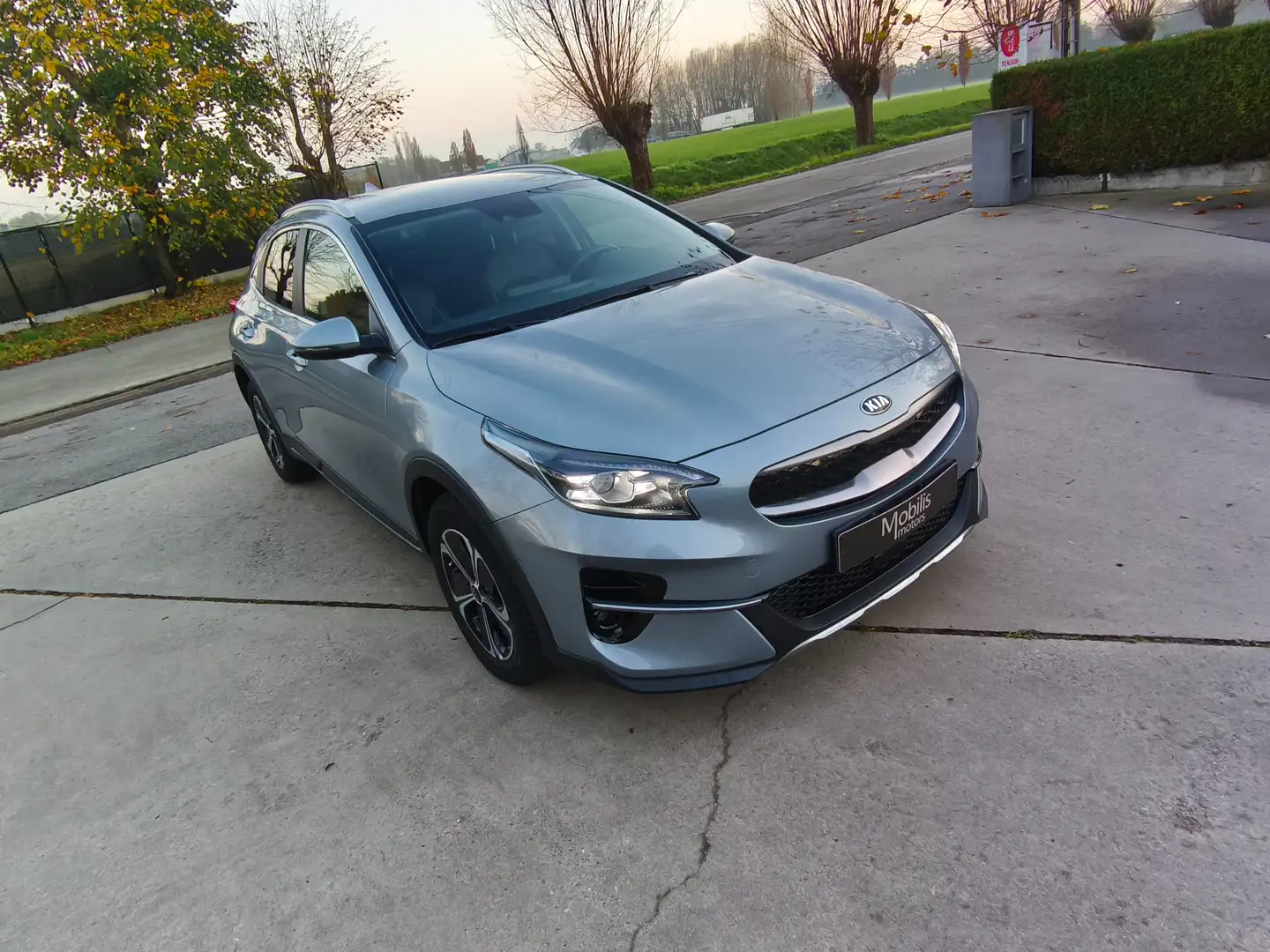 Kia XCeed HYBRIDE Business AppleCarplay/Camera/LineAssist Ezüst - 2