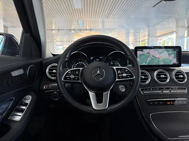 Mercedes-Benz 220 view 10