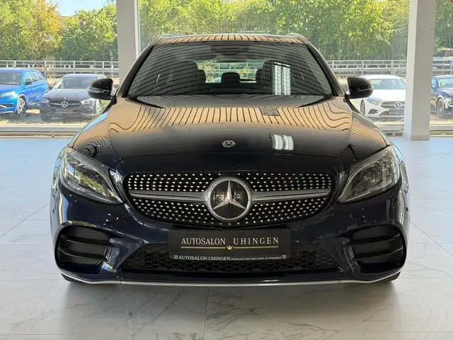 Mercedes-Benz 220 view 3
