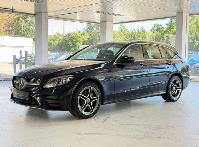 Mercedes-Benz 220 main image