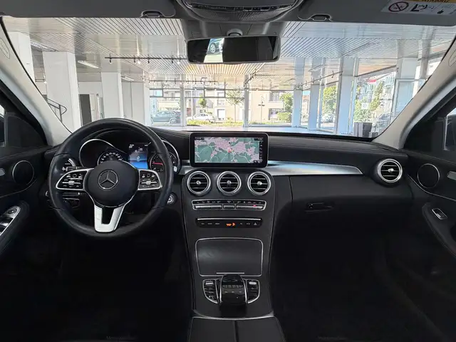Mercedes-Benz 220 view 11