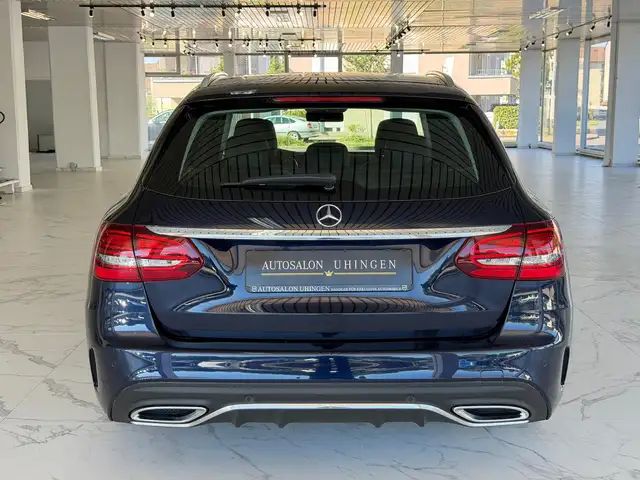 Mercedes-Benz 220 view 7