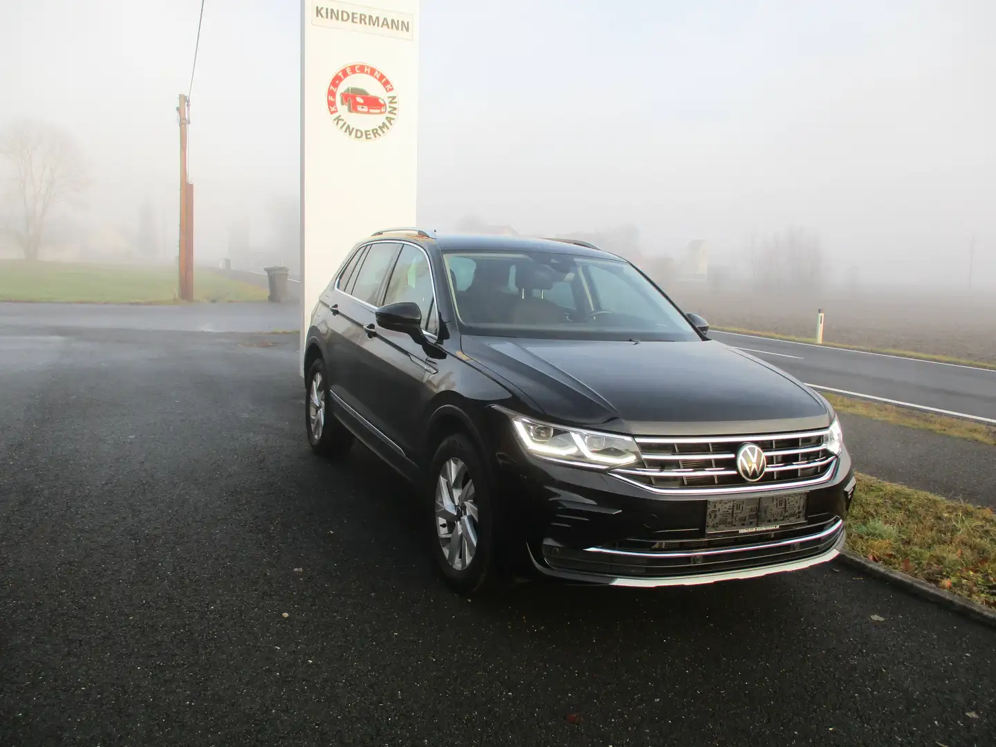 Volkswagen Tiguan Elegance 4Motion Schwarz - 1