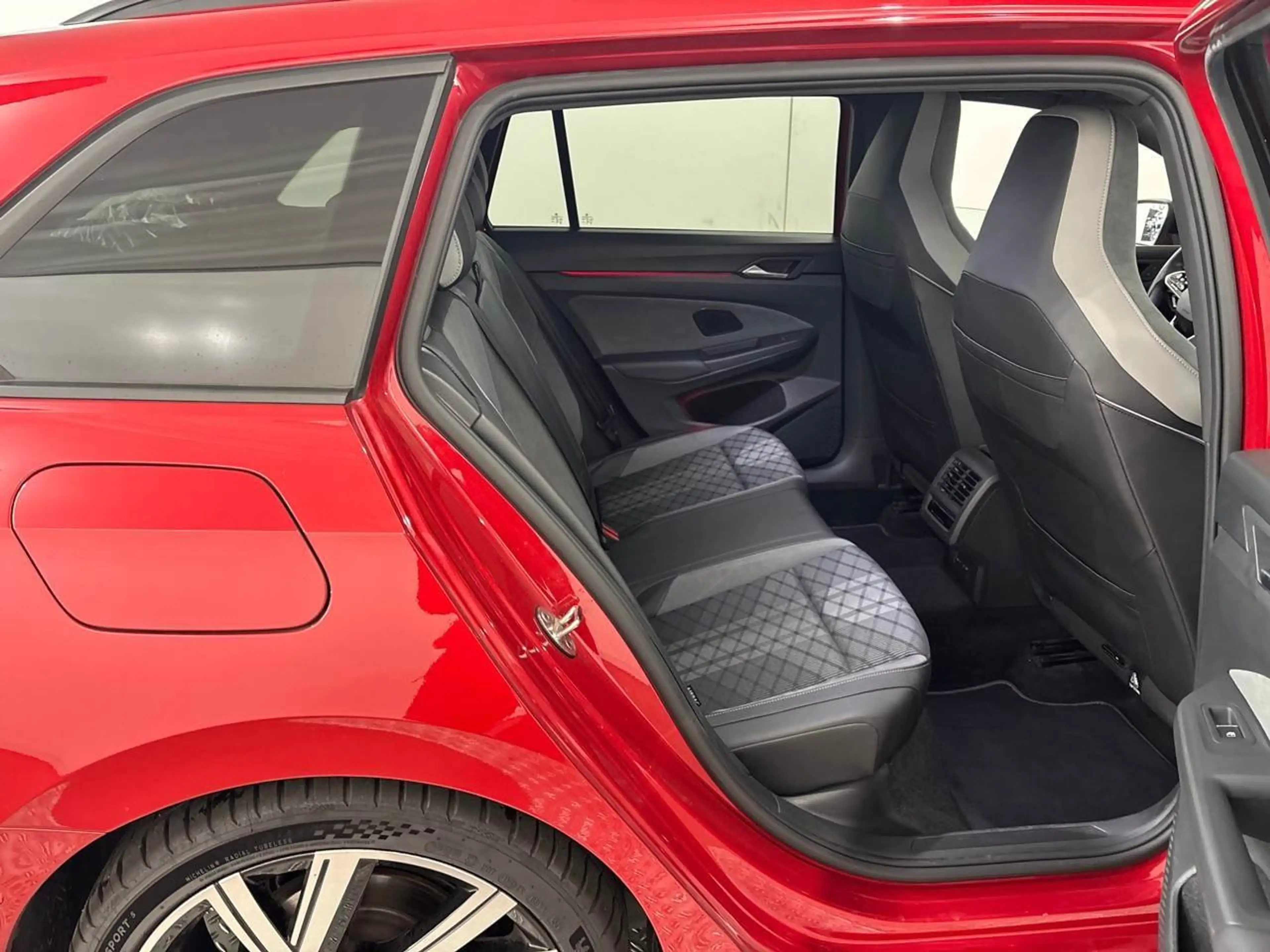 Volkswagen Golf VIII 2.0 TSI R-Line 4Motion Matrix — photo 11