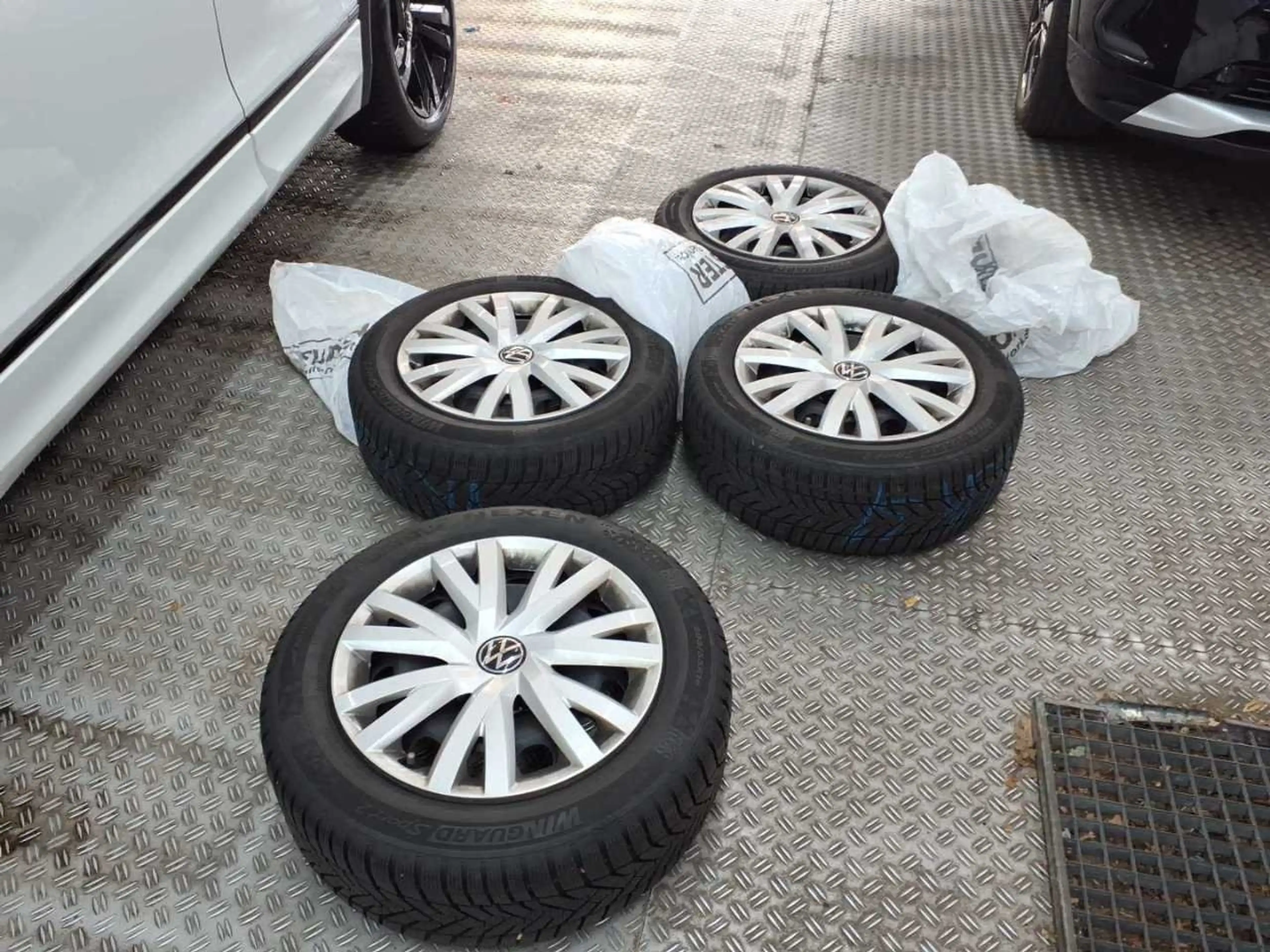 Volkswagen Golf VIII 2.0 TSI R-Line 4Motion Matrix — photo 14