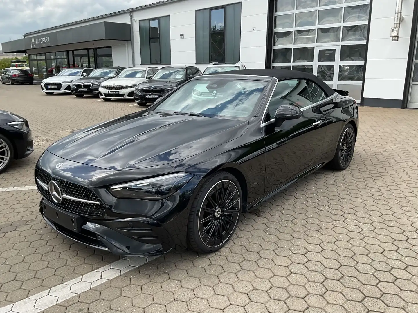 Mercedes-Benz CLE 300 4Matic AMG Line Premium Plus Negru - 1