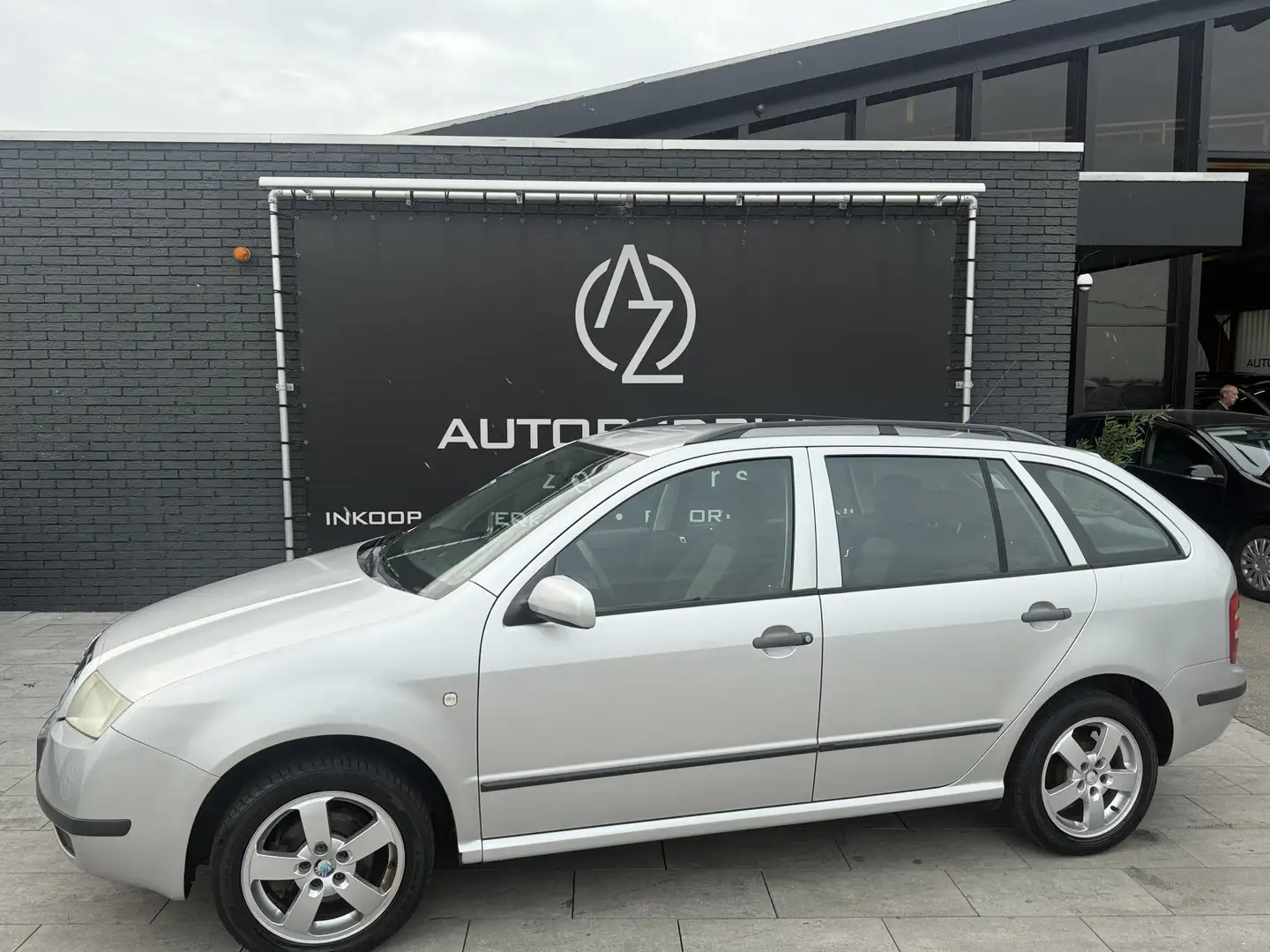 Skoda Fabia Combi 1.4-16V Choice apk tot 03-06-2026 Grijs - 1