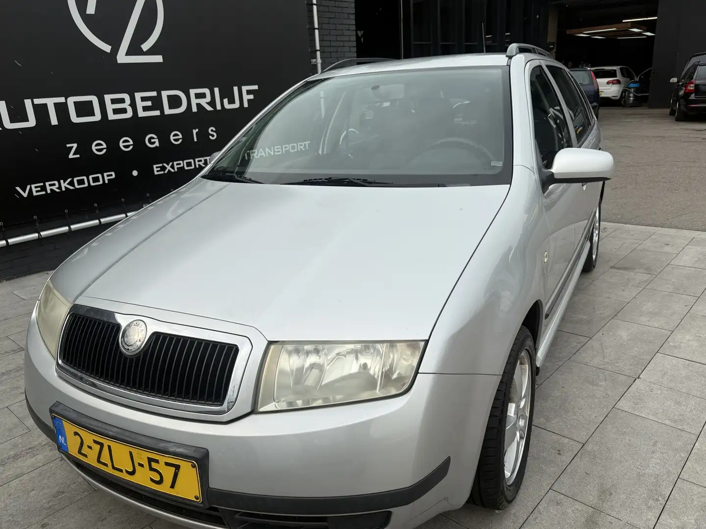 Skoda Fabia Combi 1.4-16V Choice apk tot 03-06-2026 Grijs - 2
