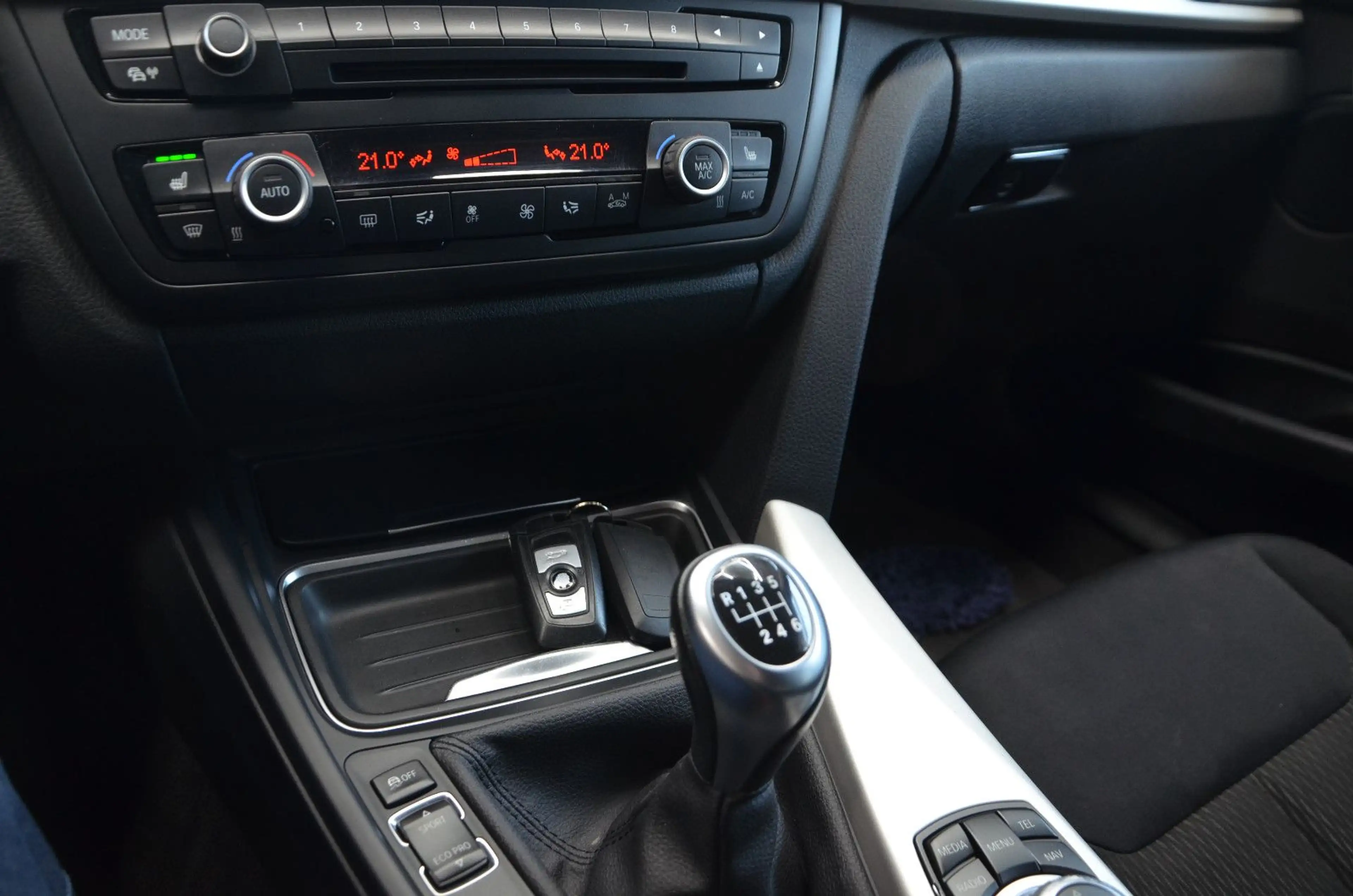 BMW 316 i Limousine *BLICKFANG*NAVI*XENON*BI-XENON* — photo 13
