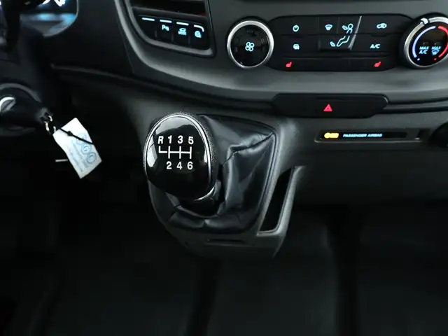 Ford Transit Custom view 13