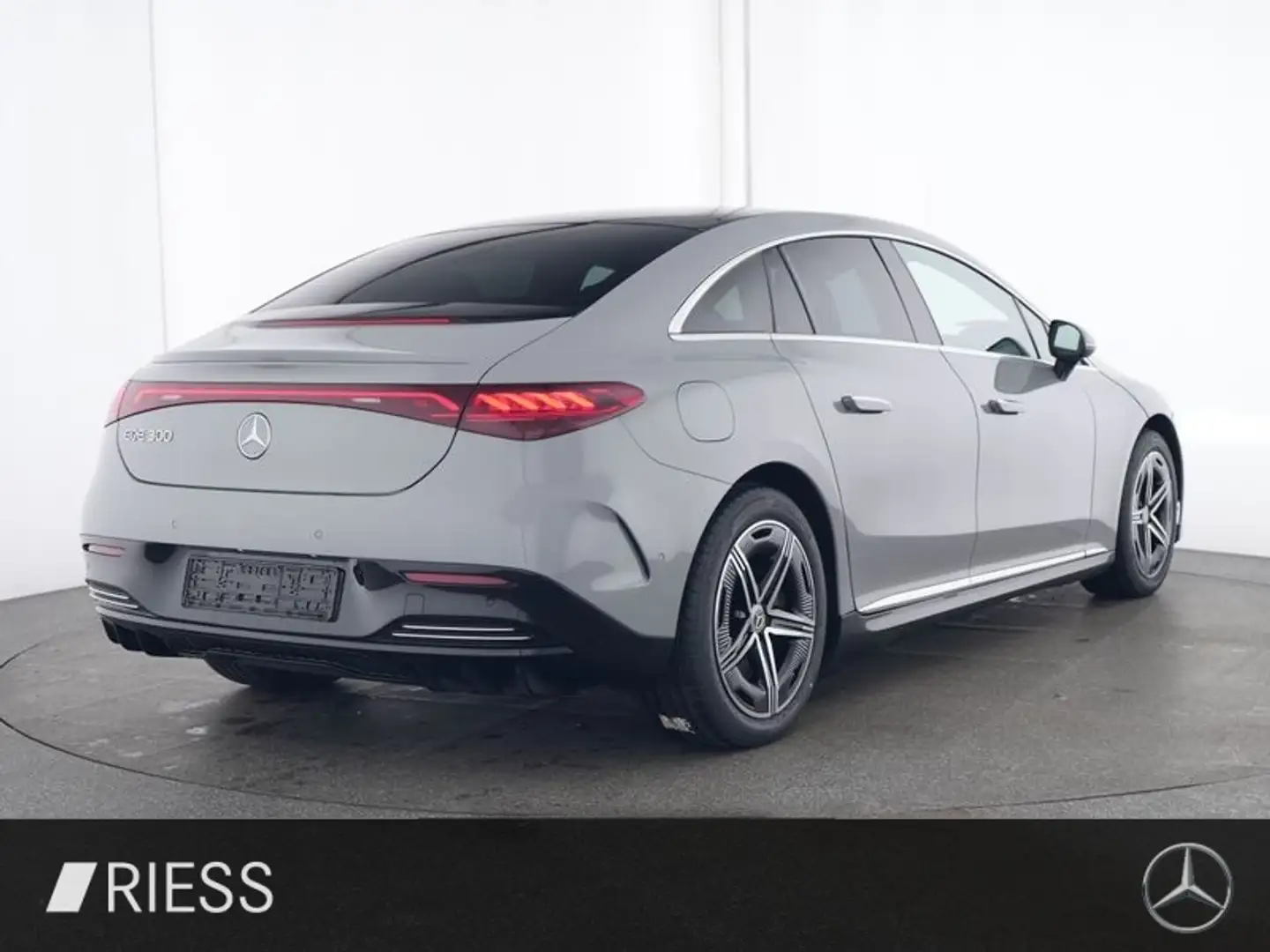Mercedes-Benz EQE 300 AMG Sport Distr LED Pano Memory Kamera Grau - 2