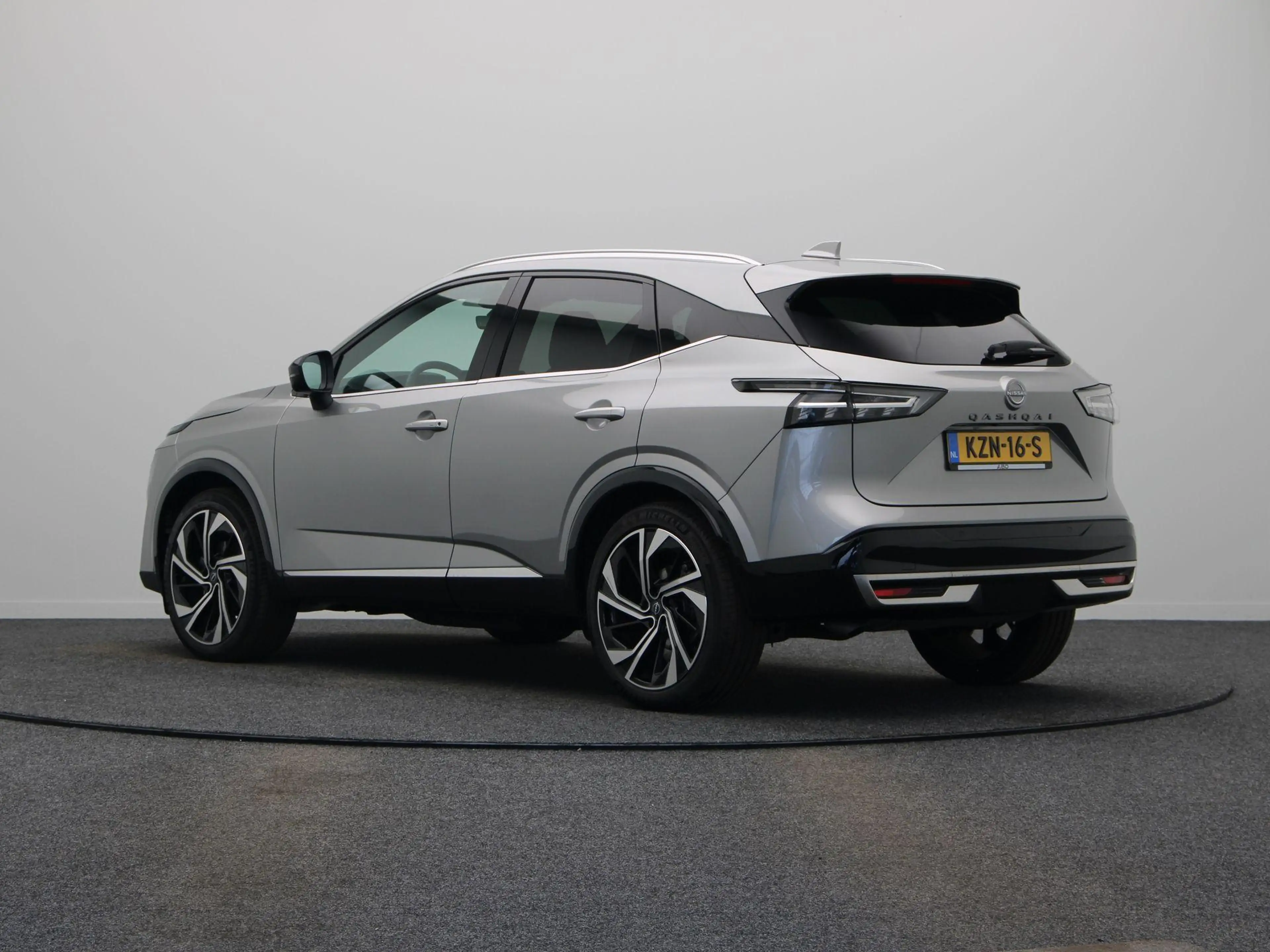 Nissan Qashqai 158pk MHEV Xtronic Tekna Plus | Panorama dak | Sto — photo 2