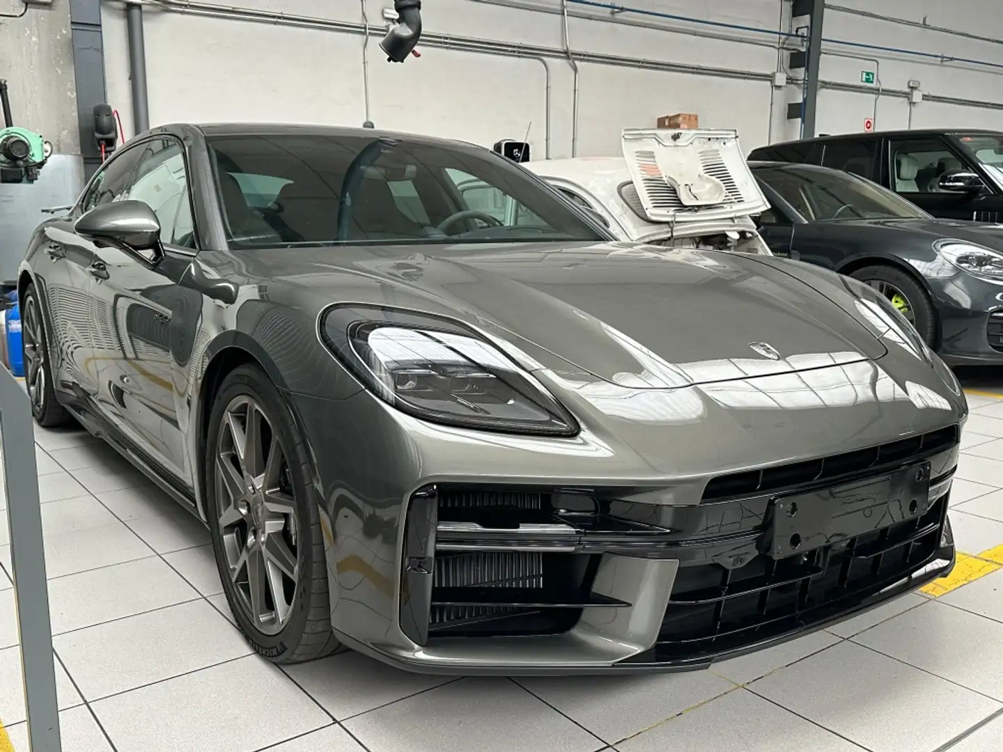 Porsche Panamera Turbo E-Hybrid Aut. Verde - 2