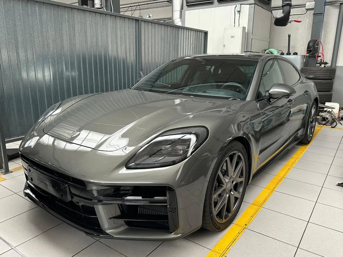 Porsche Panamera Turbo E-Hybrid Aut. Verde - 1