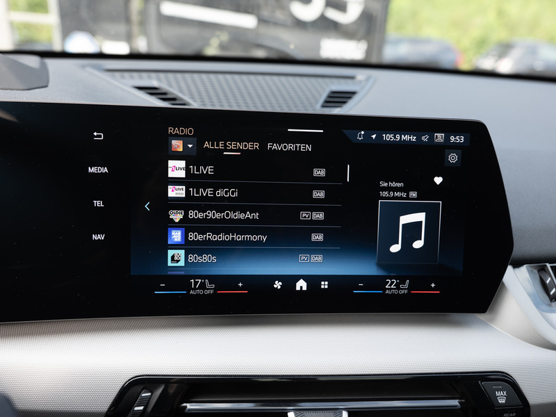 BMW X1 xDrive30e PANO HUD 360° LED ACC NAVI SHZ — photo 15