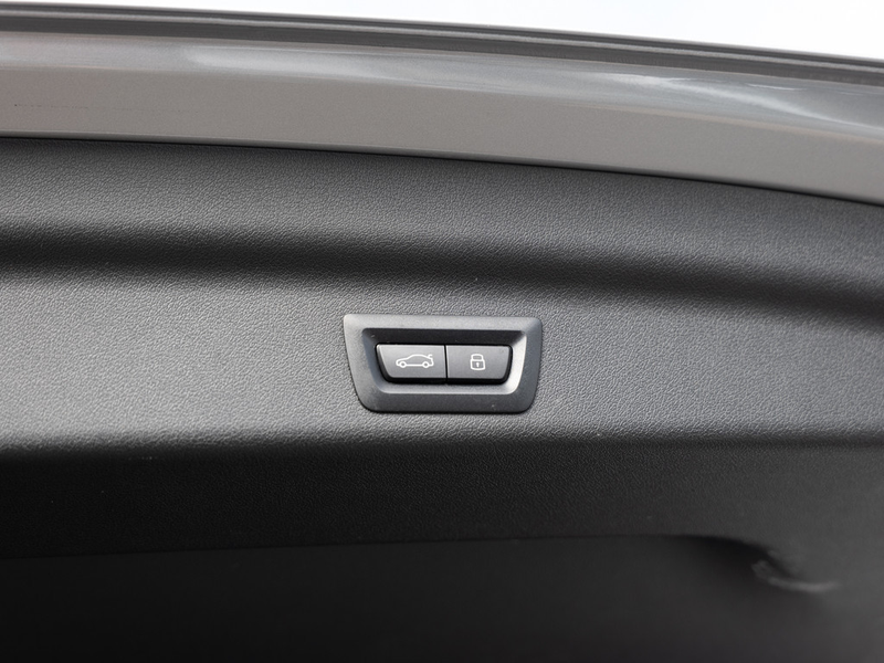 BMW X1 xDrive30e PANO HUD 360° LED ACC NAVI SHZ — photo 11