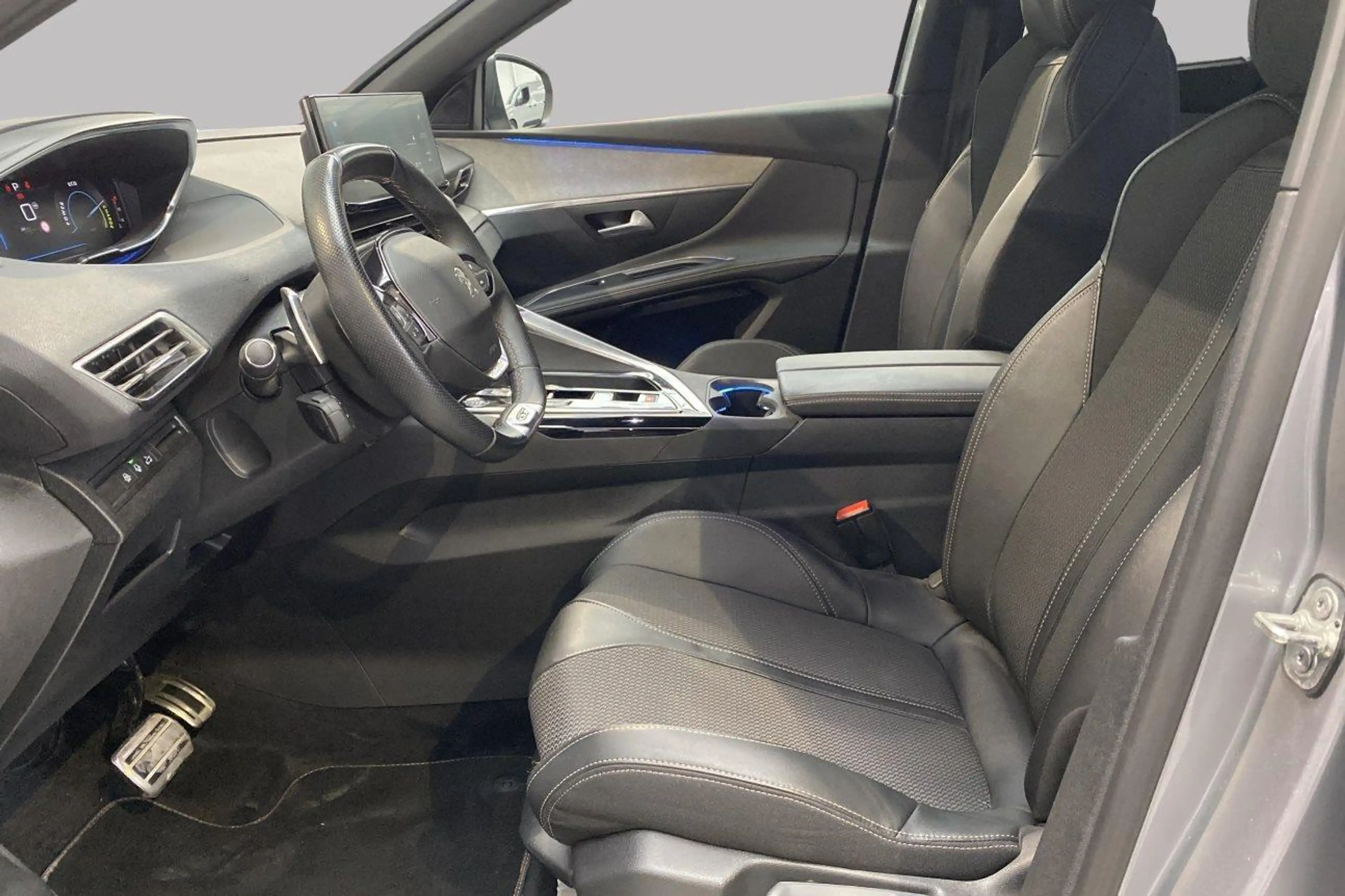 Peugeot 5008 II GT — photo 10