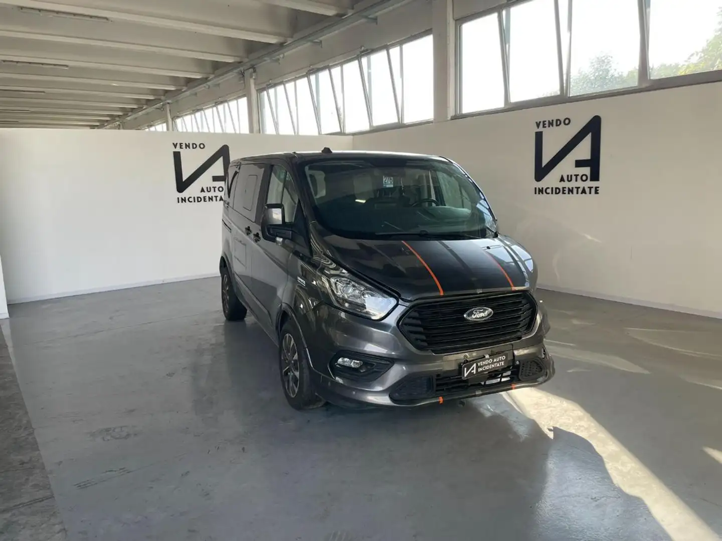 Ford Tourneo Custom 320 2.0 ECOBLUE 170CV AUT. PC SPORT Grigio - 1